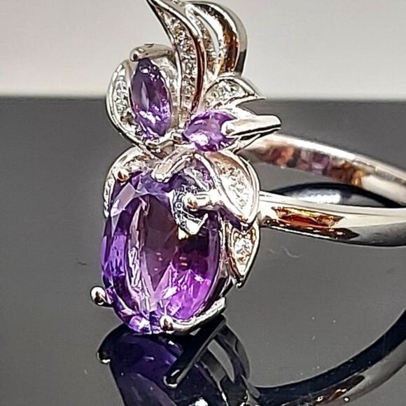 Natural Oval Amethyst & Cz 925 Sterling Silver Ring Sz 7 - Picture 2 of 5